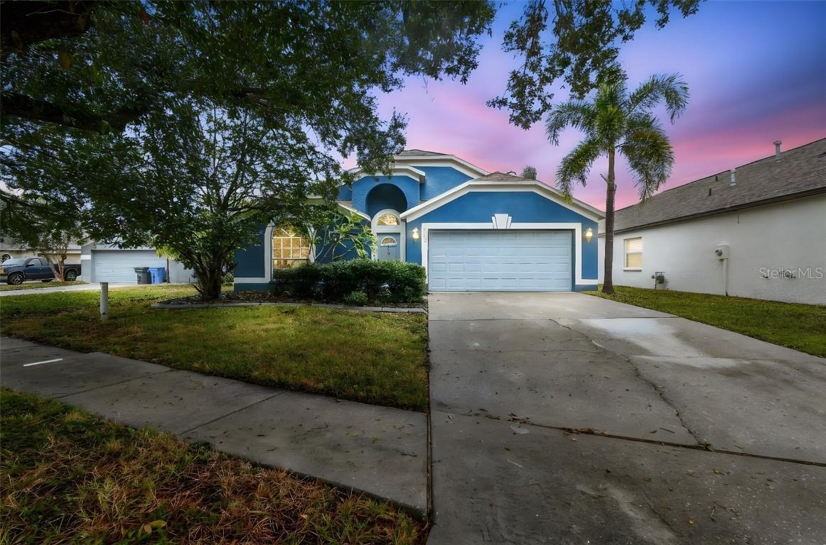 7608 Hampshire Garden Pl., Apollo Beach, FL 33572