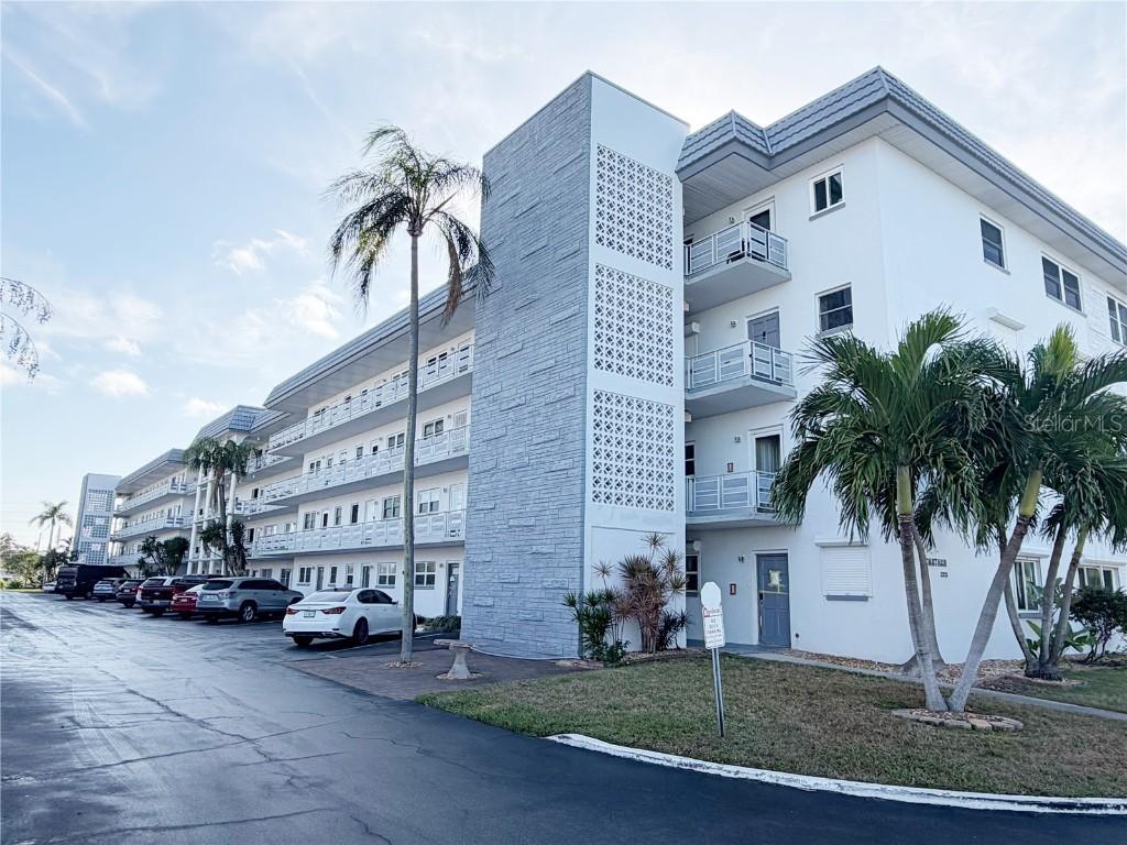 3018 59th St. #111, Gulfport, FL 33707