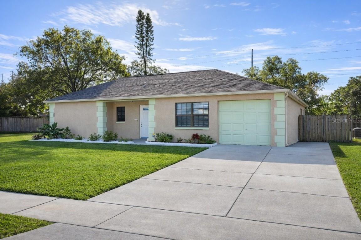 2902 Blossom Lake Dr., Holiday, FL 34691