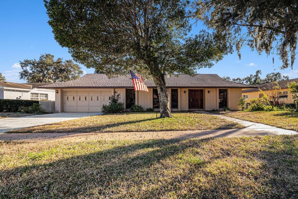 607 E Lakeshore Dr., Ocoee, FL 34761