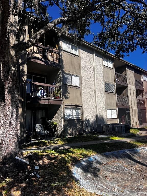 6312 Newtown Cir. #12B4, Tampa, FL 33615