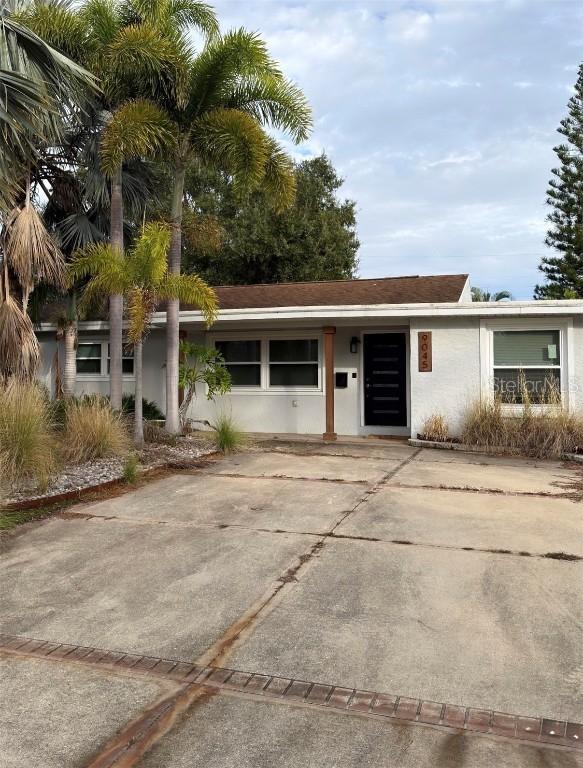9045 3rd St, St Petersburg, FL 33702