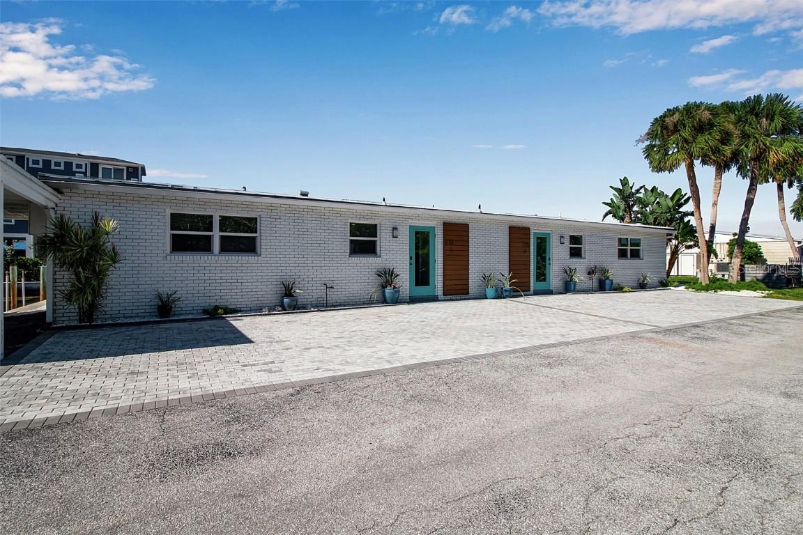 713 Saint Judes Dr. #1, Longboat Key, FL 34228