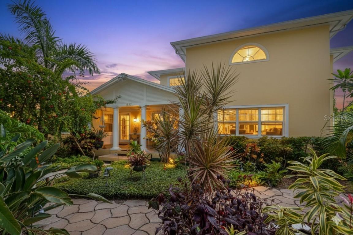 1417 Beach Dr., St Petersburg, FL 33704