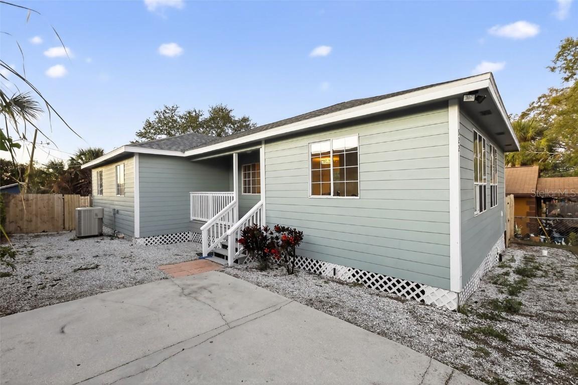 522 E Morgan St., Tarpon Springs, FL 34689