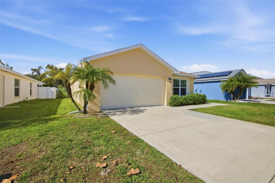11239 Southwind Lake Dr., Gibsonton, FL 33534