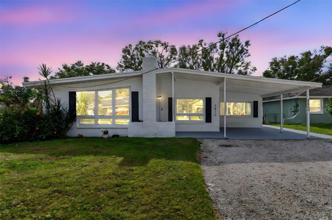 2810 W Silver Lake Ave., Tampa, FL 33614