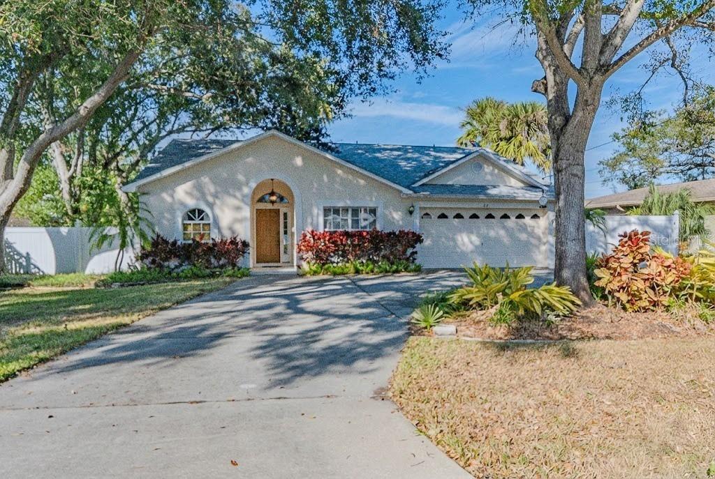 212 Mehlenbacher Rd., Belleair, FL 33756