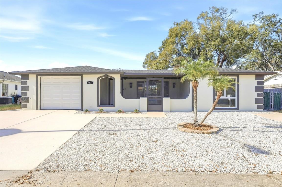 9821 Lakeside Ln., Port Richey, FL 34668