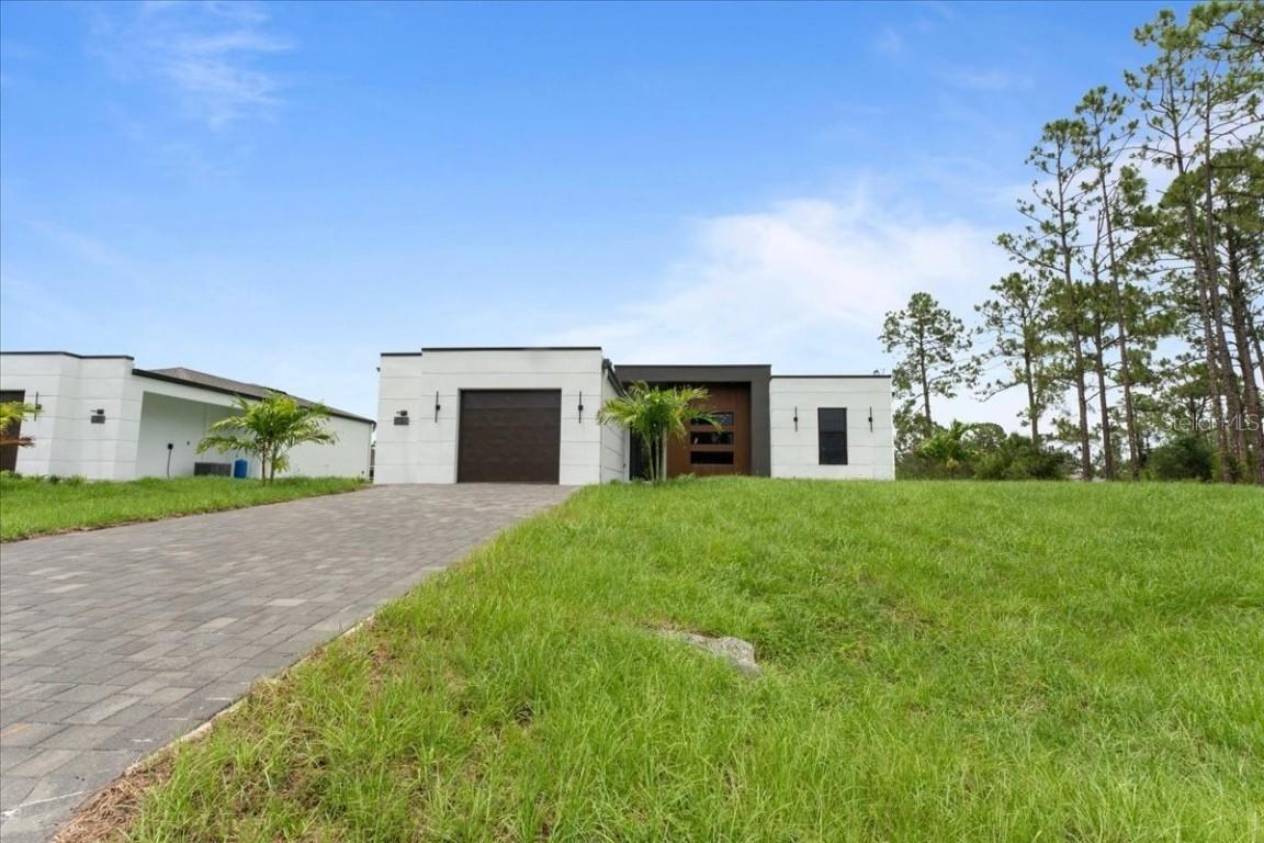 731 Colyer St., Lehigh Acres, FL 33974