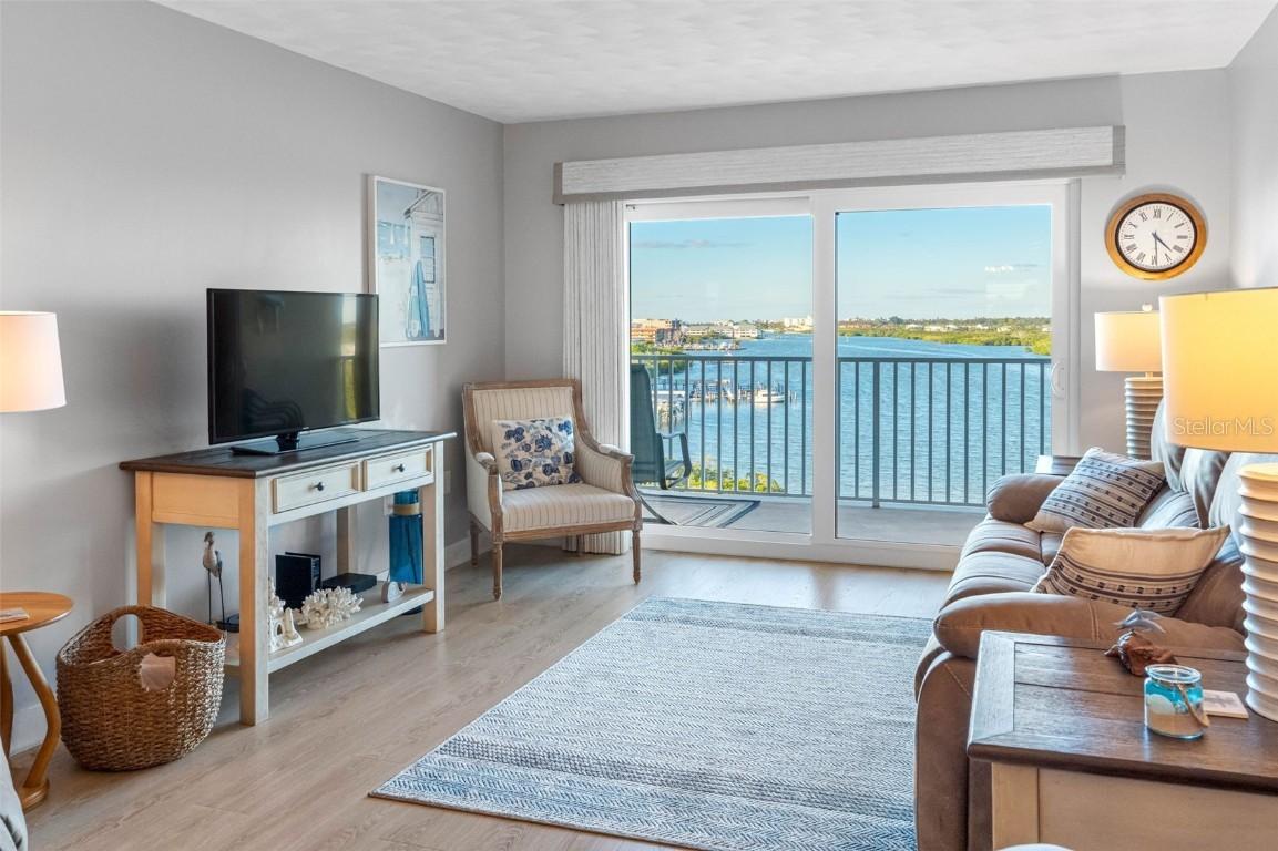 19451 Gulf Blvd. #706, Indian Shores, FL 33785