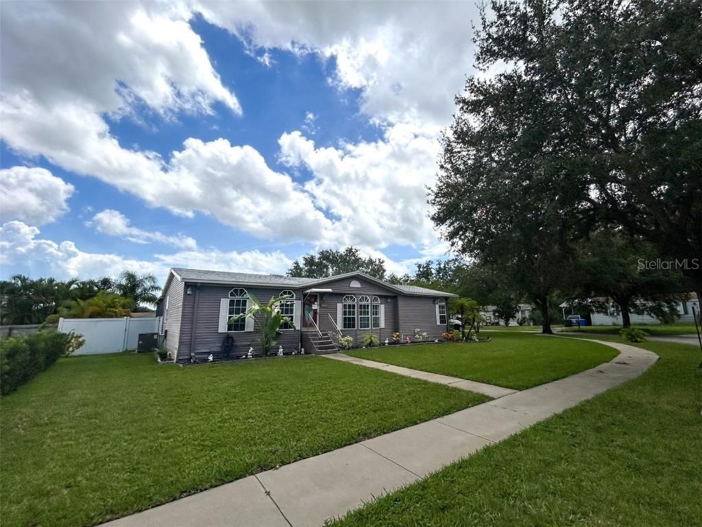 10423 Goshawk Dr., Riverview, FL 33578