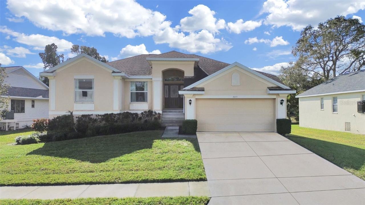 1025 Lake Avoca Pl., Tarpon Springs, FL 34689