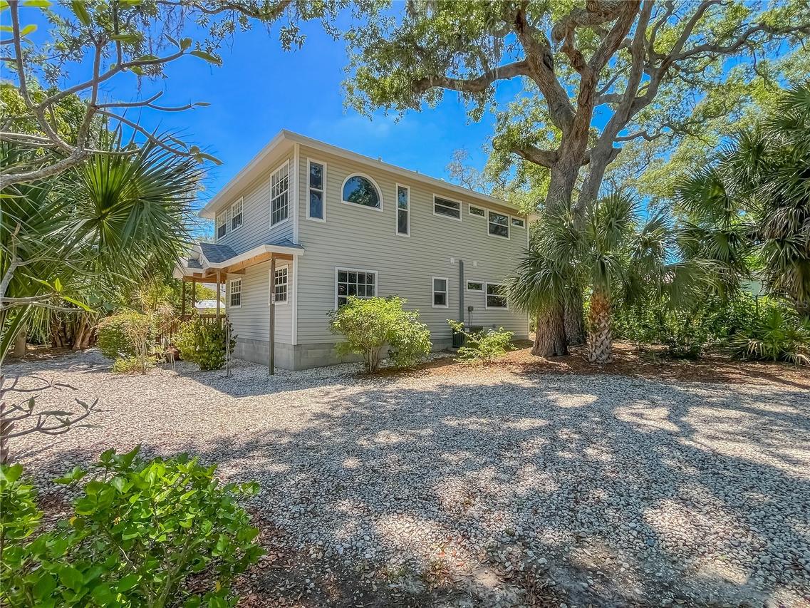 201 Georgia Ave., Crystal Beach, FL 34681