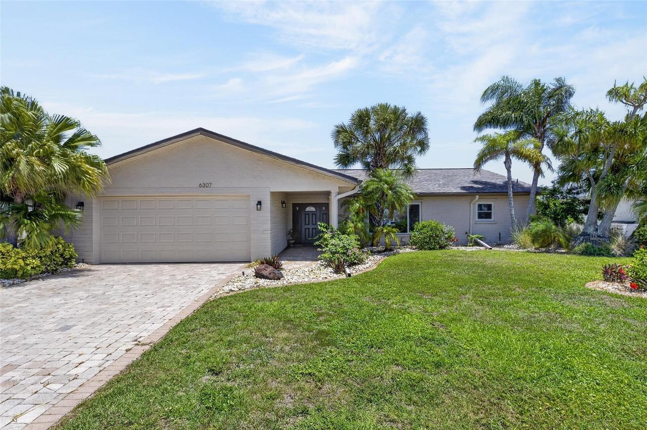 6307 Cottonwood Ln., Apollo Beach, FL 33572