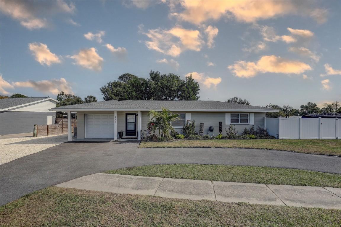8201 Ridge Rd., Seminole, FL 33772