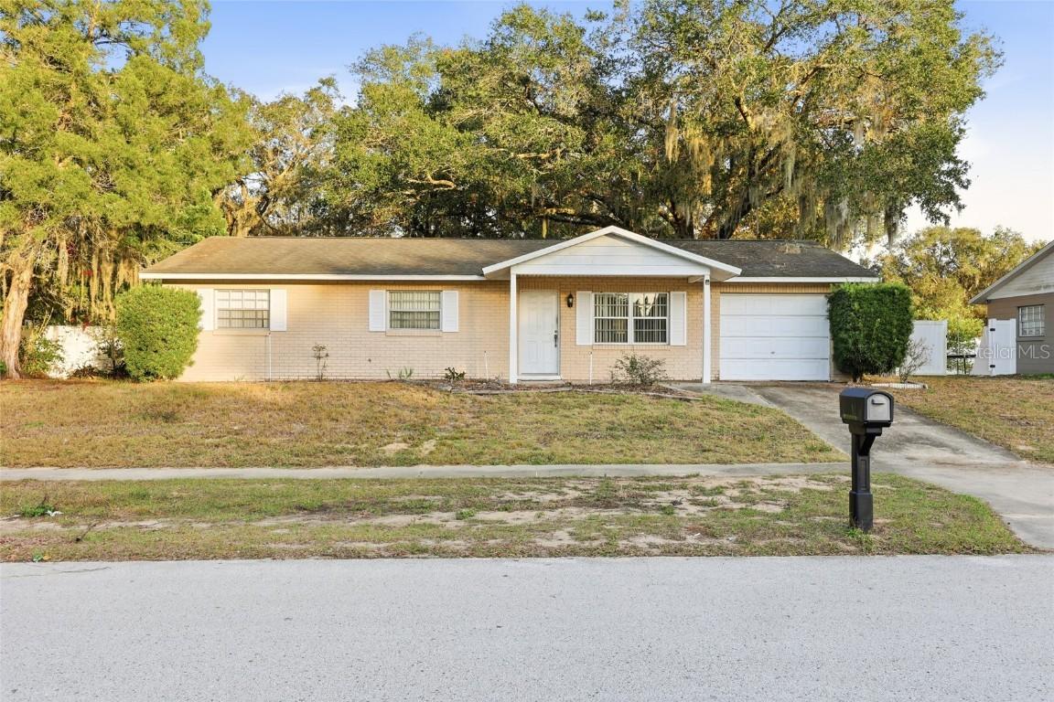 2740 E Dellwood Dr., Eustis, FL 32726