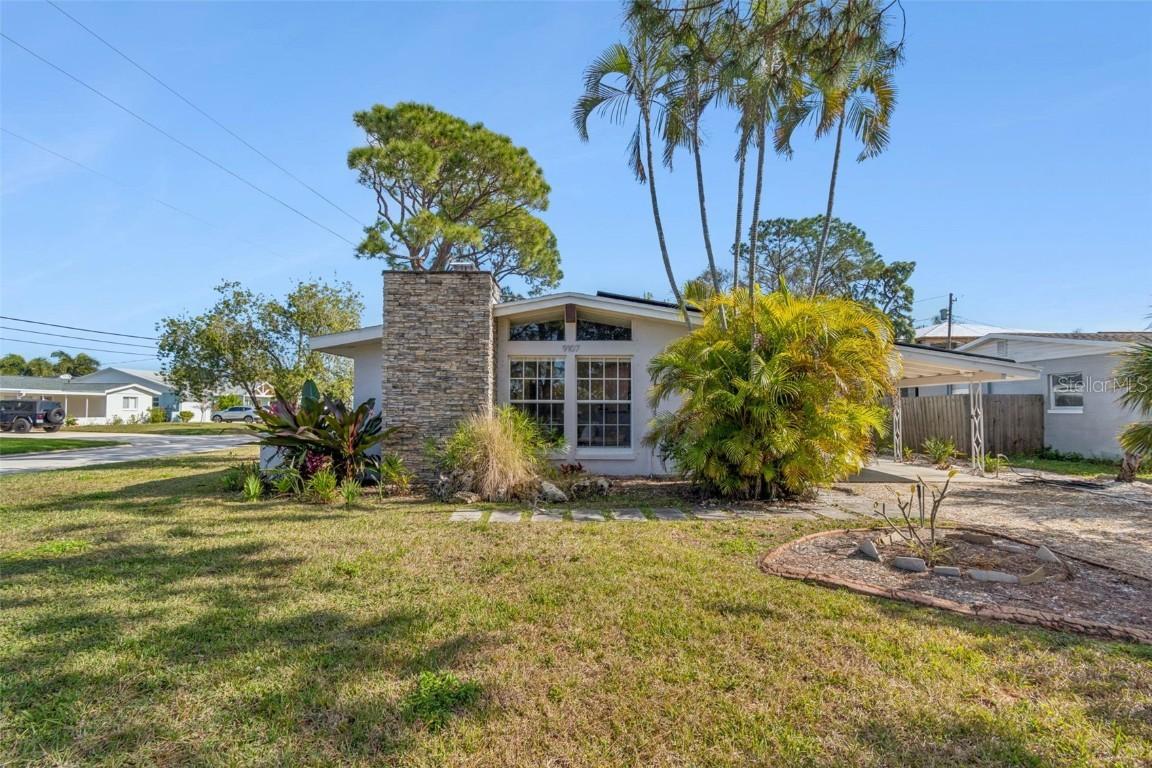 9107 Bay St., St Petersburg, FL 33702
