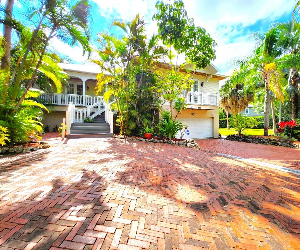 102 17th St., Bradenton, FL 34208