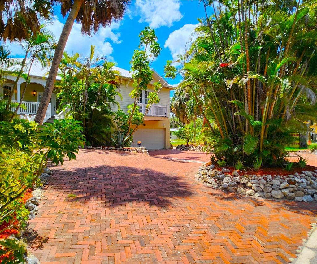102 17th St., Bradenton, FL 34208