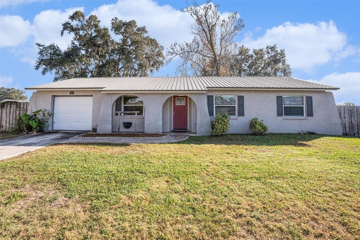 909 Silver Ridge Way, Valrico, FL 33594