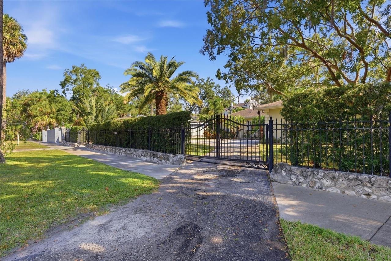 810 S West Shore Blvd., Tampa, FL 33609