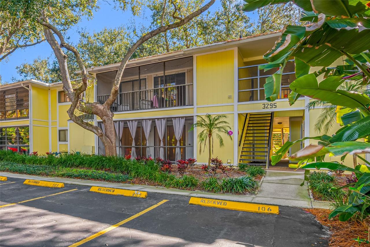 3295 Fox Chase Cir. #105, Palm Harbor, FL 34683