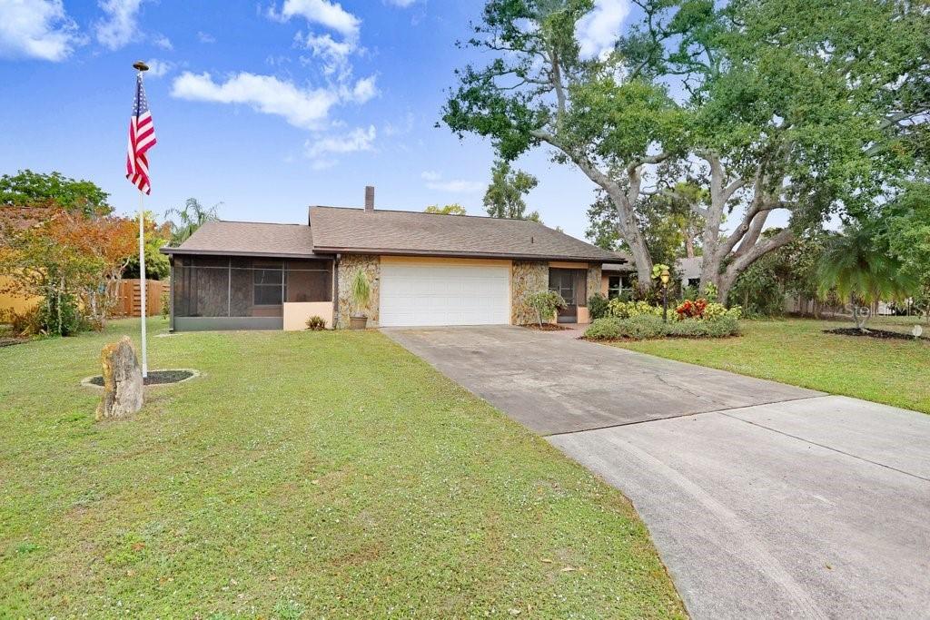 813 Exmoor St., Sarasota, FL 34243