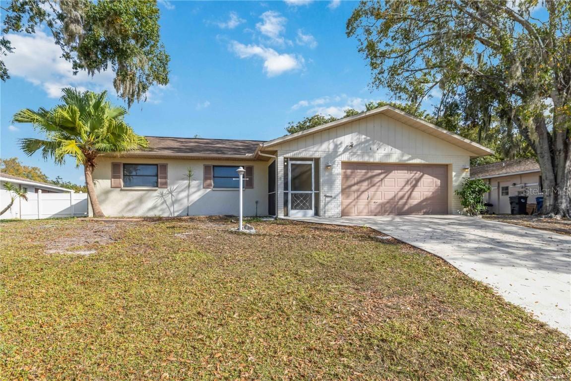 8427 Brandeis Cir., Sarasota, FL 34243