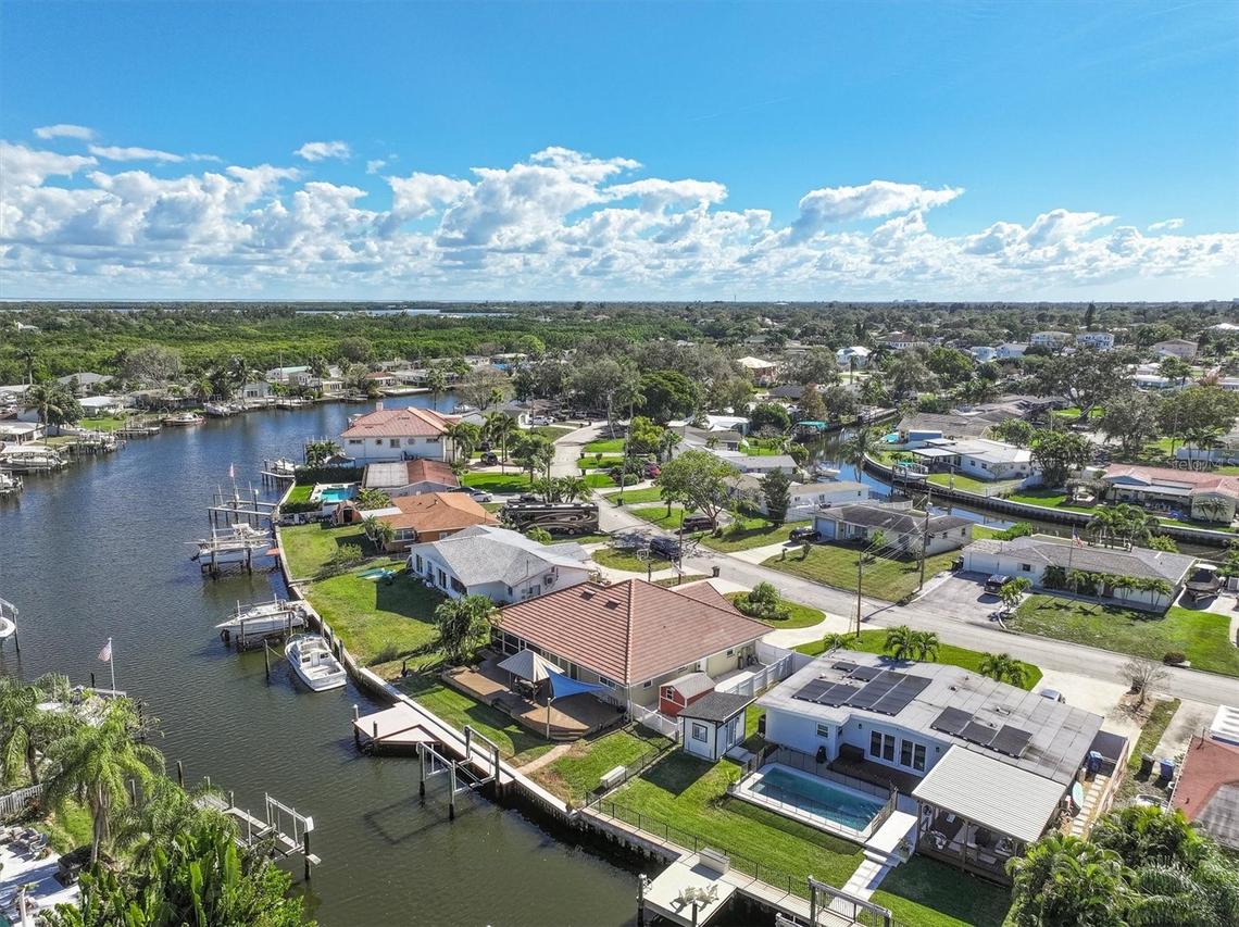 9453 Treasure Ln., St Petersburg, FL 33702