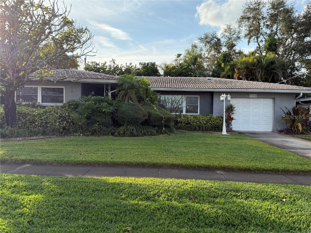 566 E Park Dr., Largo, FL 33771