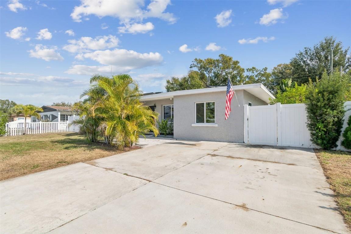 7631 18th Way, St Petersburg, FL 33702