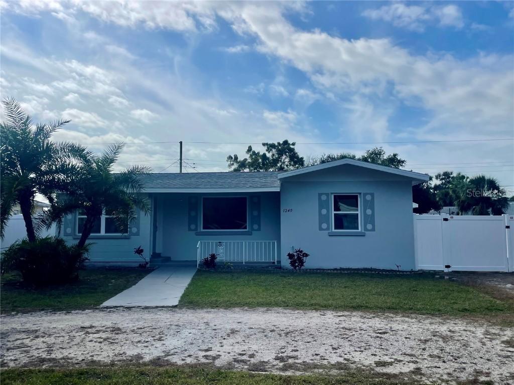 1240 Essex Dr., St Petersburg, FL 33710