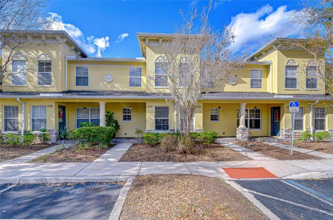 228 Hardcastle Pl., Valrico, FL 33594