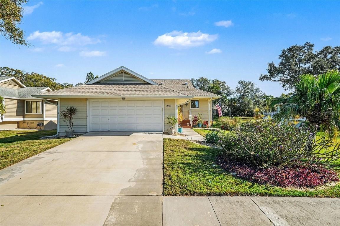 1007 Lake Avoca Dr., Tarpon Springs, FL 34689