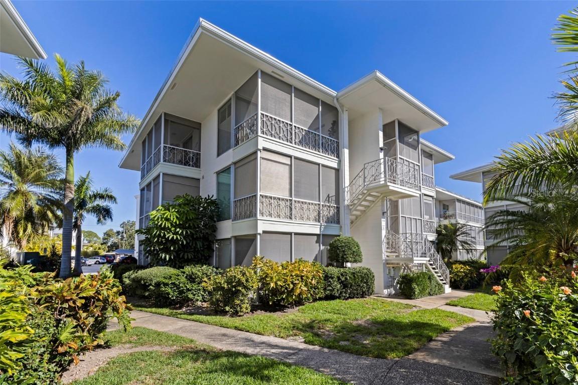 1036 North Shore Dr. #1, St Petersburg, FL 33701