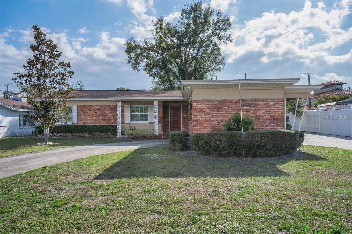 2122 W Erna Dr., Tampa, FL 33603