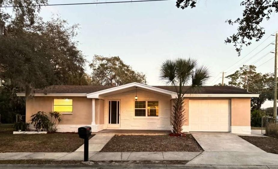 831 Virginia Ave., Tarpon Springs, FL 34689