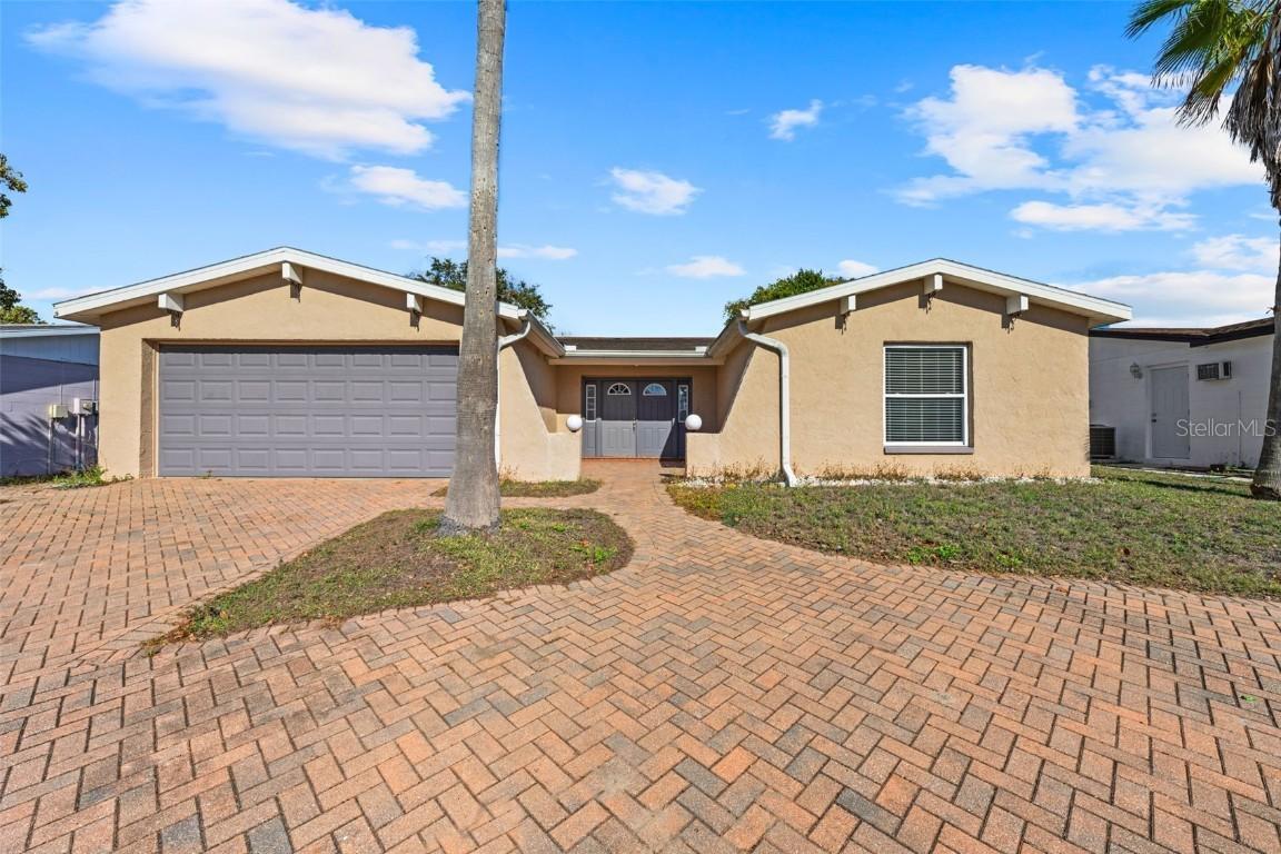 8615 Newton Dr., Port Richey, FL 34668