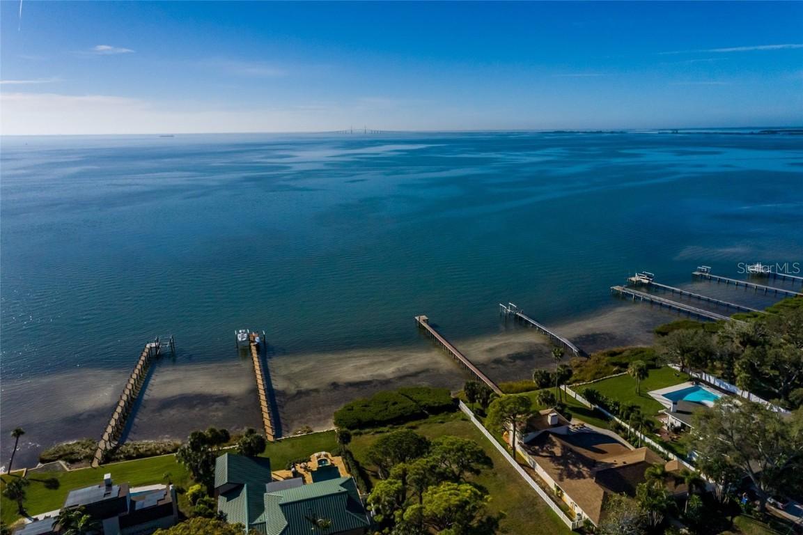 1060 Friendly Way, St Petersburg, FL 33705