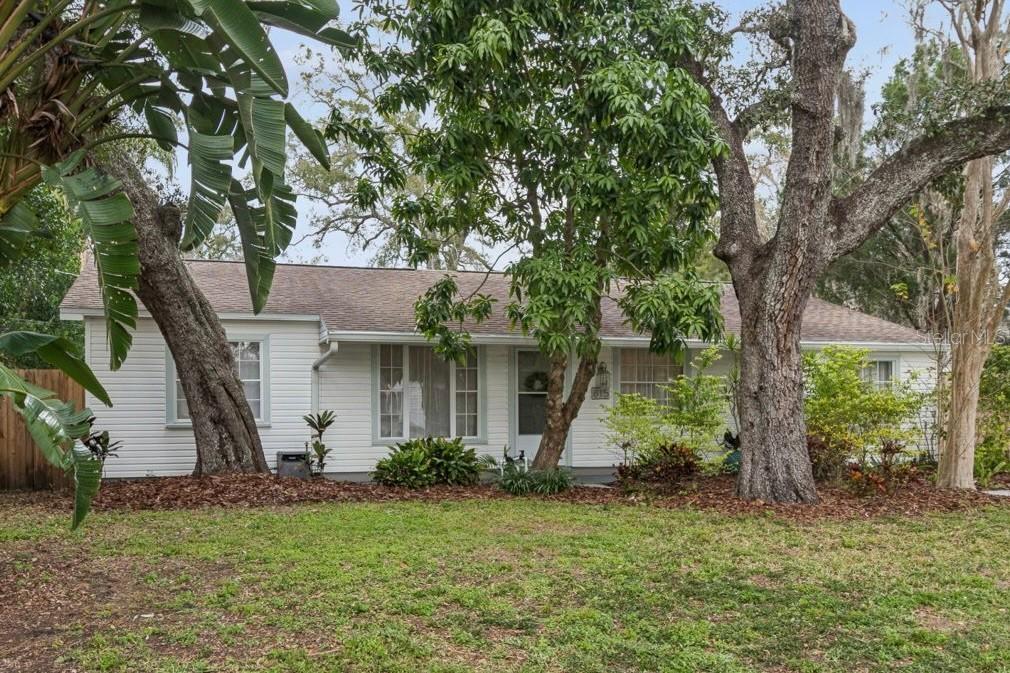 815 W Lowry Ln., Tampa, FL 33604