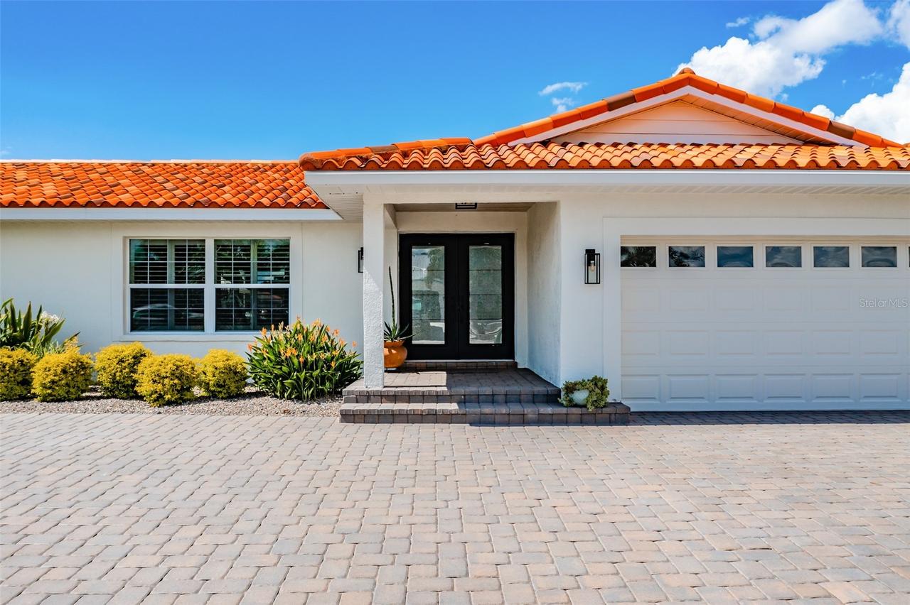 917 Chipaway Dr., Apollo Beach, FL 33572