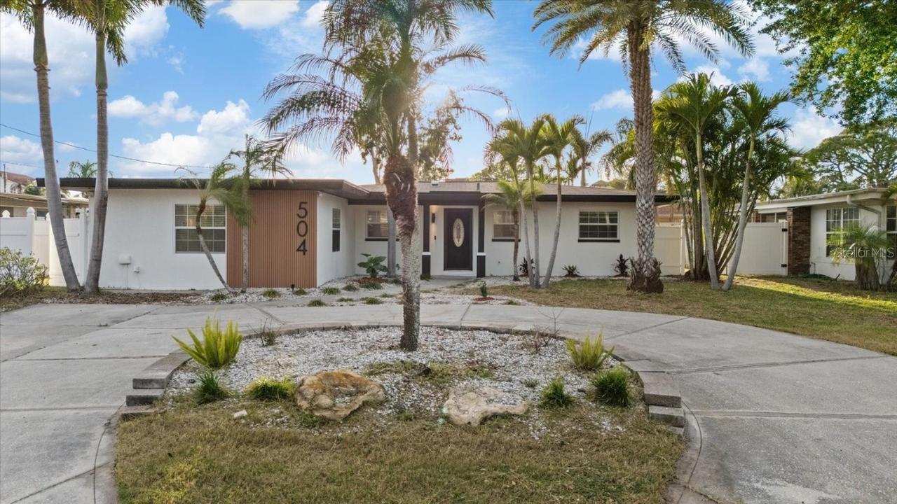 504 Driftwood Dr., Palm Harbor, FL 34683