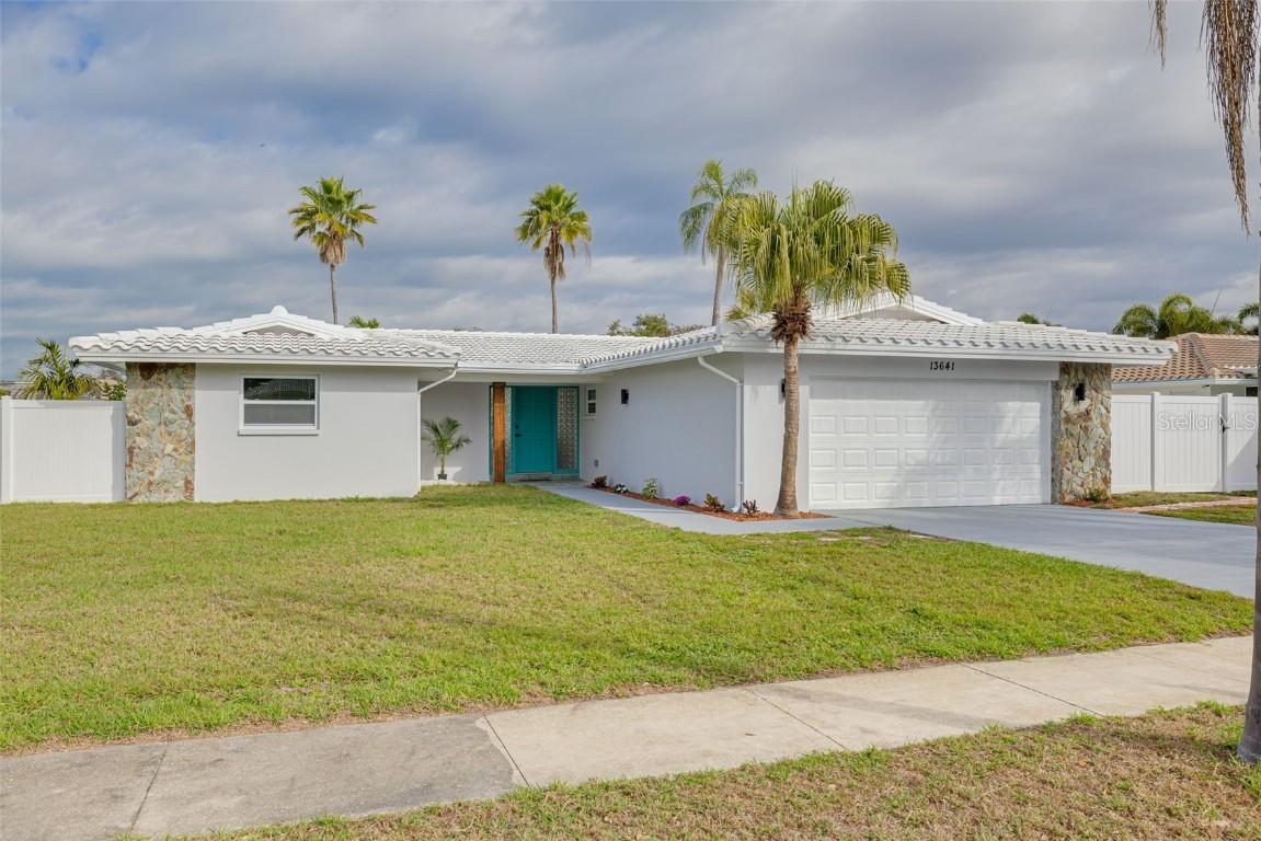13641 Pleasant Dr., Largo, FL 33774