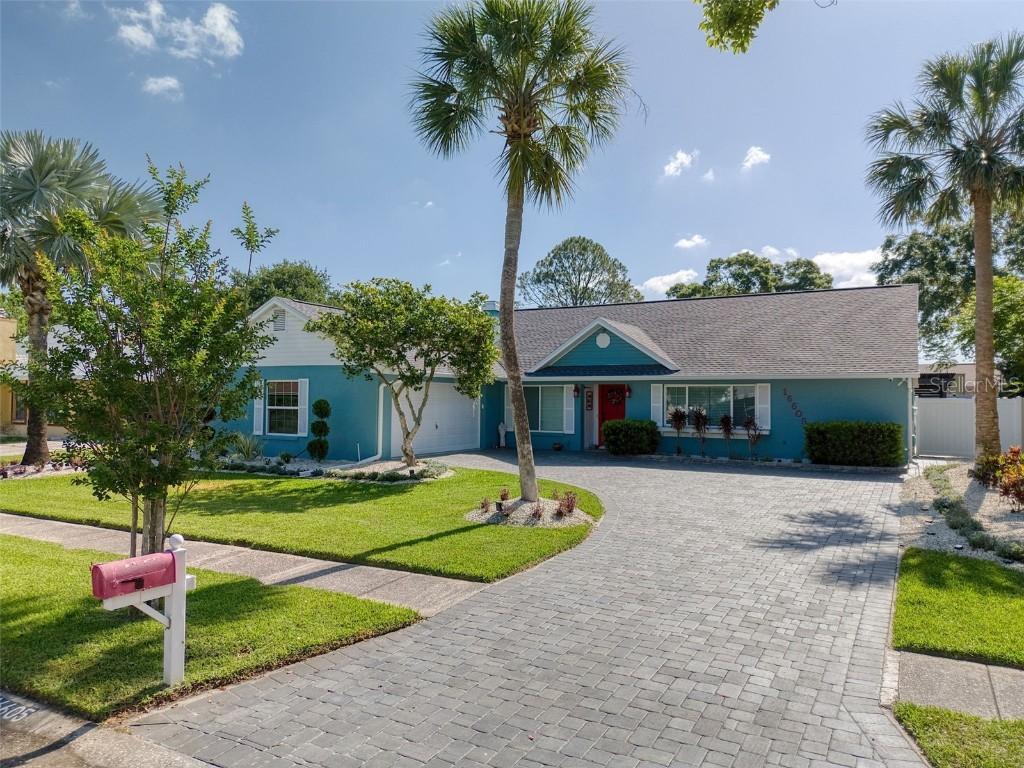 16605 Round Oak Dr., Tampa, FL 33618