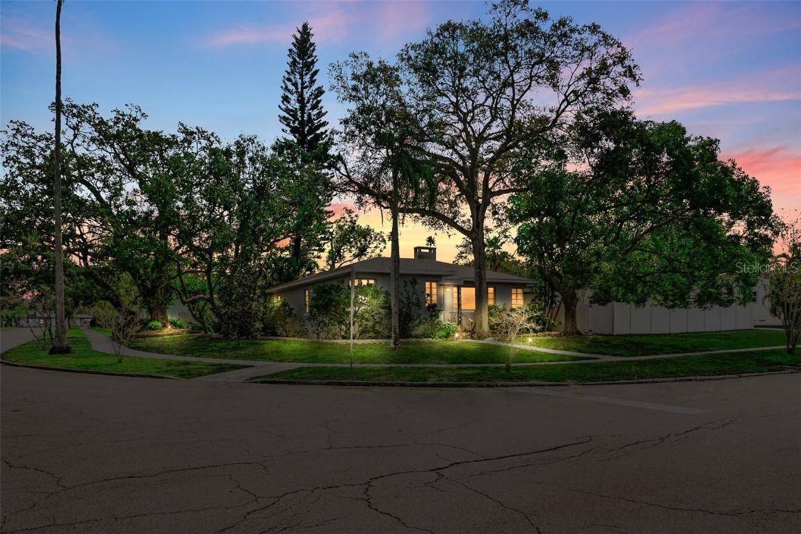 325 Orangeview Ave., Clearwater, FL 33755