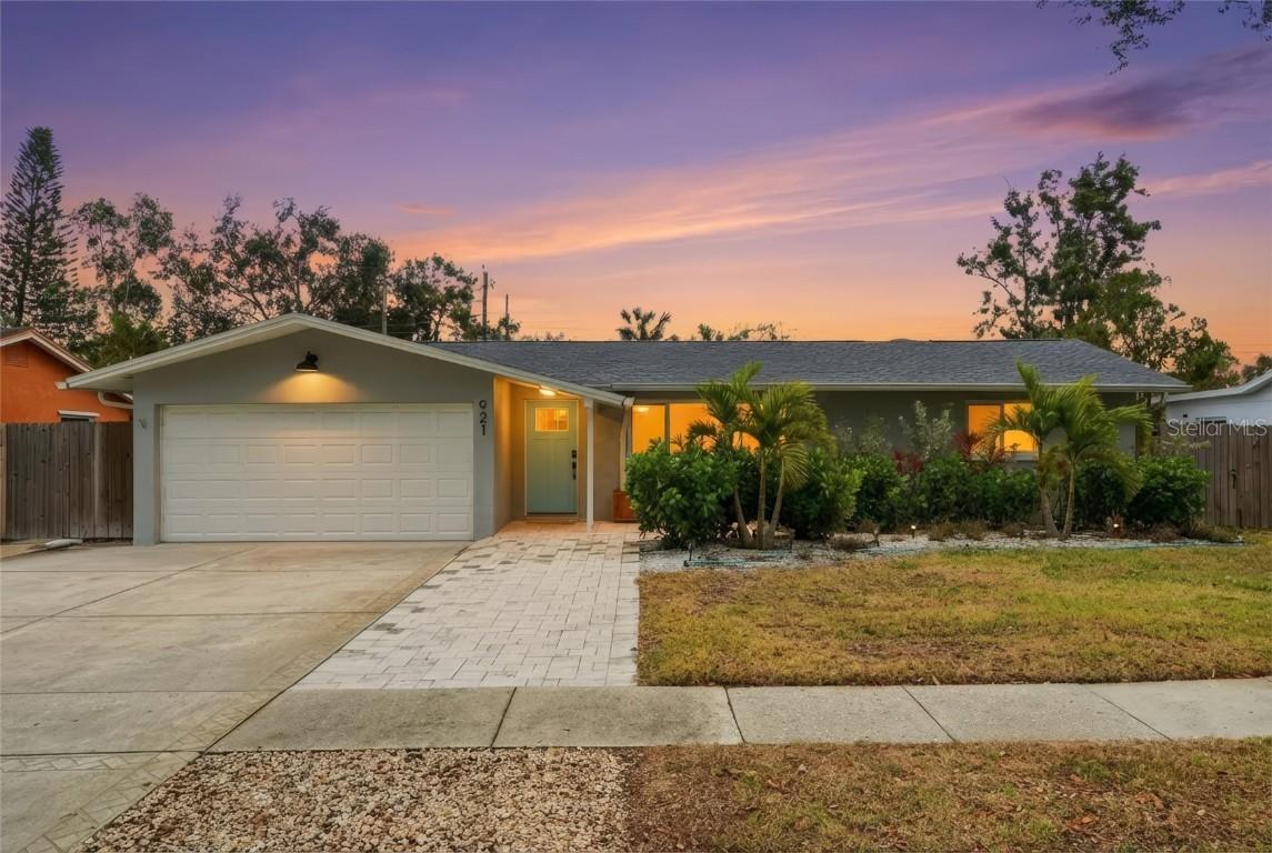 921 Deville Dr., Largo, FL 33771