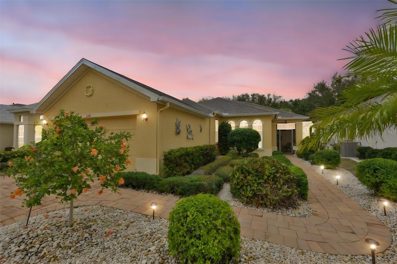 1118 Emerald Dunes Dr., Sun City Center, FL 33573