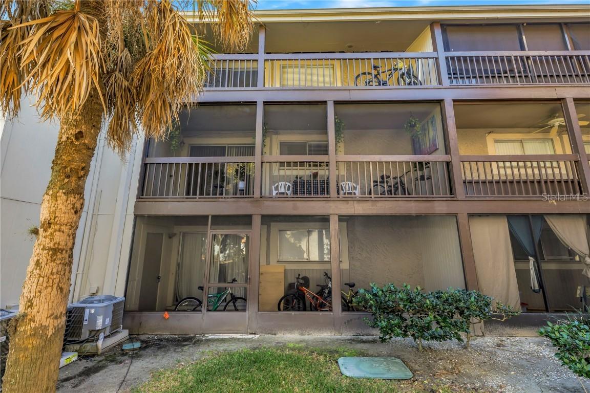 6308 Newtown Cir. #8B2, Tampa, FL 33615