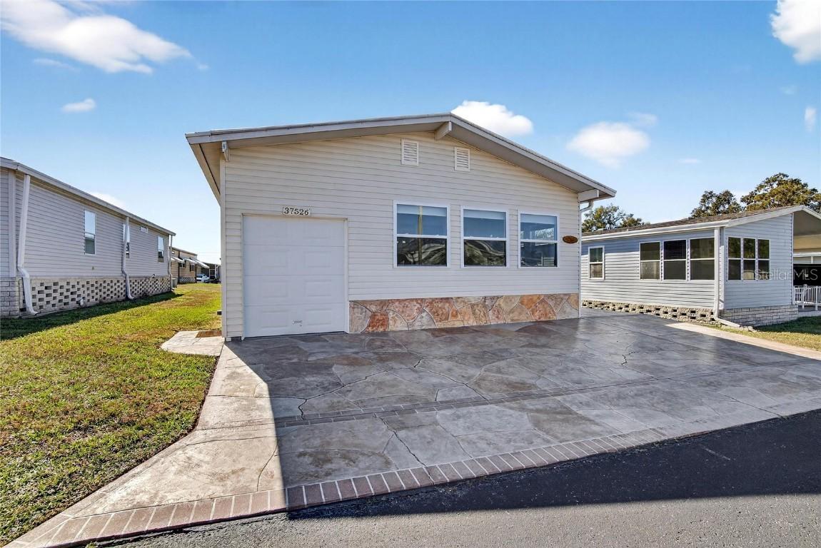37526 Rio Ln., Zephyrhills, FL 33541
